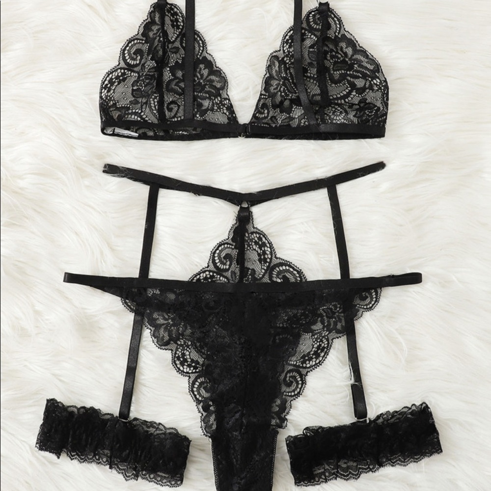 ✨Trim floral Lingerie set✨